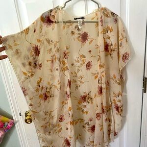 5/25 Kimono floral top. One size